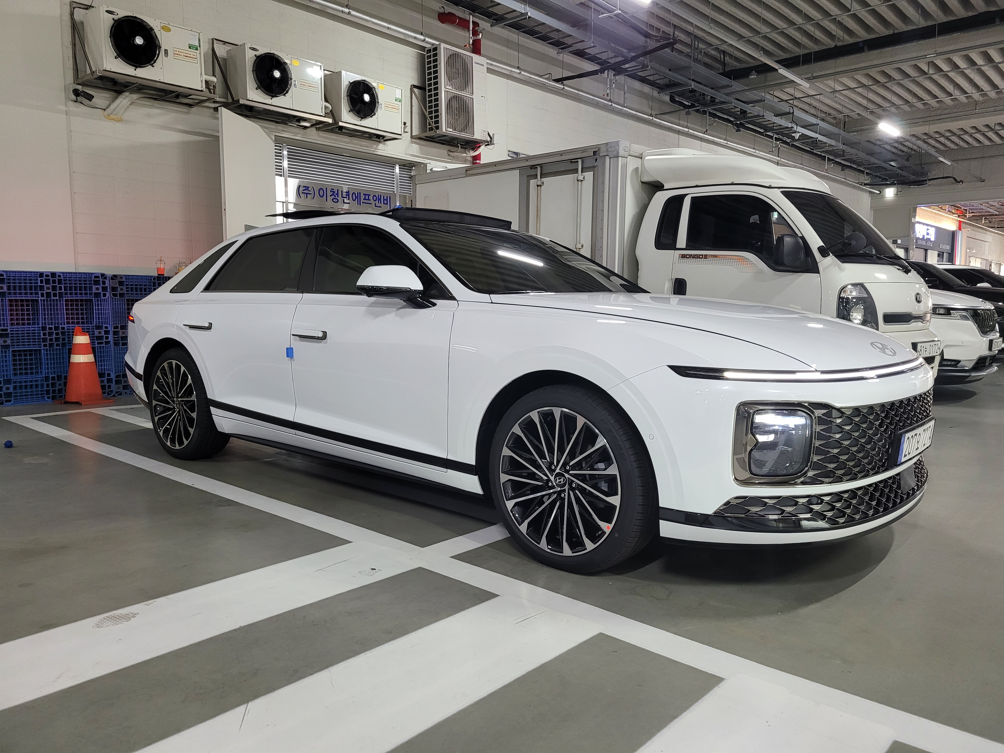 테슬라 모델Y 리스 48개월 고객 출고 후기 - 색상 실사진 비교